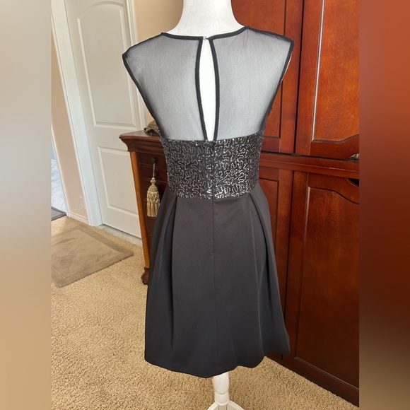 Semi Formal LBD - Picture 6 of 8